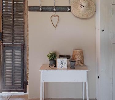 Saint-Etienne-de-Villereal Apartment | Bassiviere Barn Chic