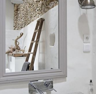 Saint-Etienne-de-Villereal Apartment | Bassiviere Barn Chic