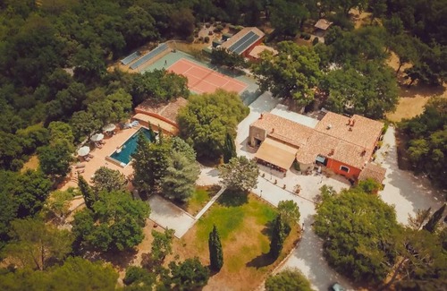 Besse-sur-Issole Hotel | Bastide Avellanne