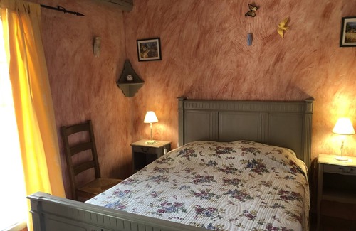 Robion Other | Bastide near (Gordes) Isles sur sorgues- Fontaine de Vau 4 to 10 people.