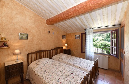 Robion Other | Bastide near (Gordes) Isles sur sorgues- Fontaine de Vau 4 to 10 people.