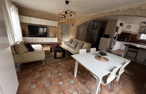 Lancon-Provence Villa | Bastide Provençale et Espace Aquatique Dans un Beau Village