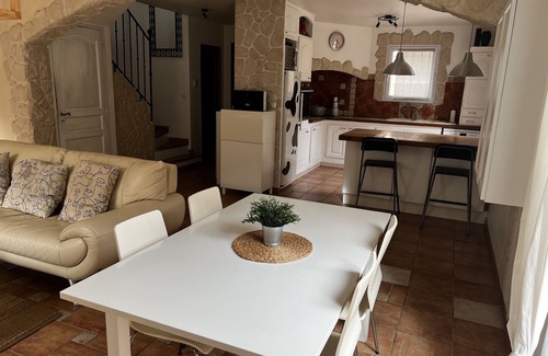 Lancon-Provence Villa | Bastide Provençale et Espace Aquatique Dans un Beau Village