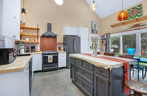 Wimberley House | Bath House Bungalow I Outdoor Clawfoot tub, Dog Friendly