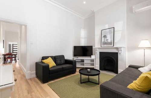 Glenelg South Apartment | Bath Street Cottages