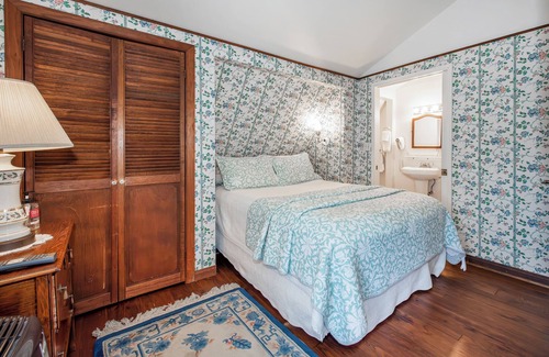 Oak Park Bed & Breakfast | Bath Street Inn B & B