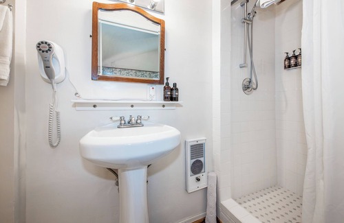 Oak Park Bed & Breakfast | Bath Street Inn B & B