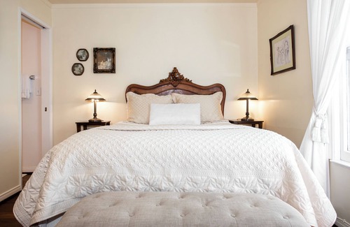 Oak Park Bed & Breakfast | Bath Street Inn B & B