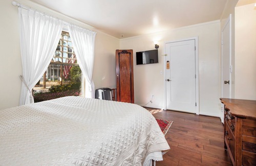Oak Park Bed & Breakfast | Bath Street Inn B & B