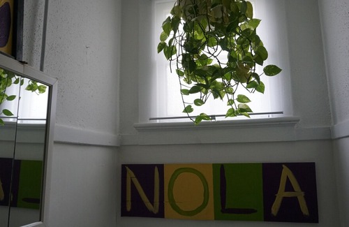 Algiers Point Apartment | Bathroom