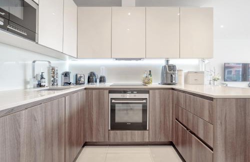 St. Mary's Park Apartment | Battersea Reach Luxury Riverside Apartment