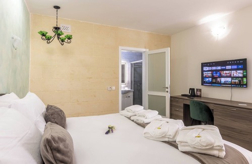 Xewkija Hotel | Battista Guesthouse with pool-room 5