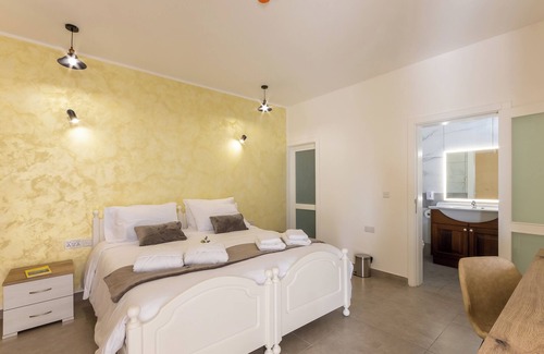 Xewkija Hotel | Battista Guesthouse with pool-room 5