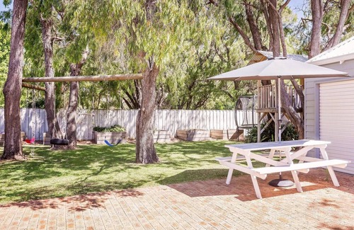Dunsborough House | Baudin On Bay Family Escape by the Foreshore