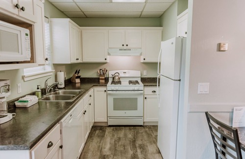 Old Town Eureka Apartment | Bay Breeze across from Waterfront