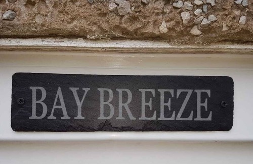 Bare Apartment | Bay Breeze - Beautiful Relaxing Coastal Apartment