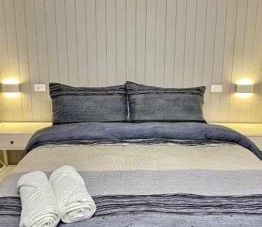 Bateau Bay Hotel | Bay House Motel