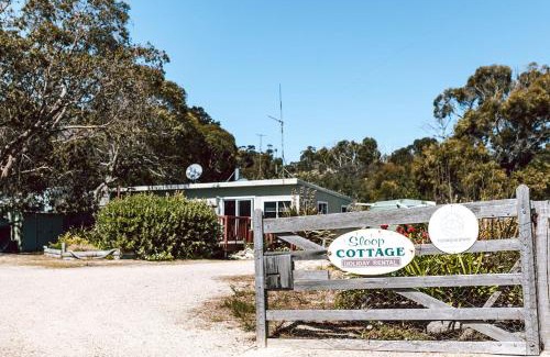 Binalong Bay House | Bay of Fires - Beachfront - Sloop Cottage