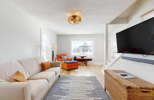 Tawas City House | Bay Street Bungalow