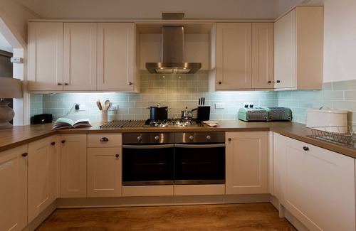Criccieth House | Bay View and Glan y Mor, 5*, Seafront, Criccieth