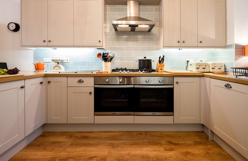 Criccieth House | Bay View and Glan y Mor, 5*, Seafront, Criccieth
