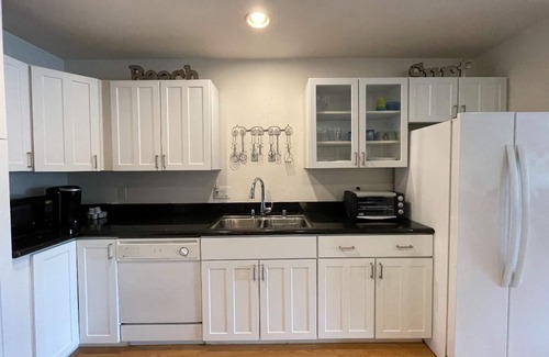 Crown Point Condo | Bay View Condo - Step out onto Fanuel Park and Bay w/Parking