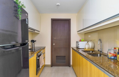 Tambo Condo | Bay View Tropical Oasis Steps From Okada/MOA/Solaire