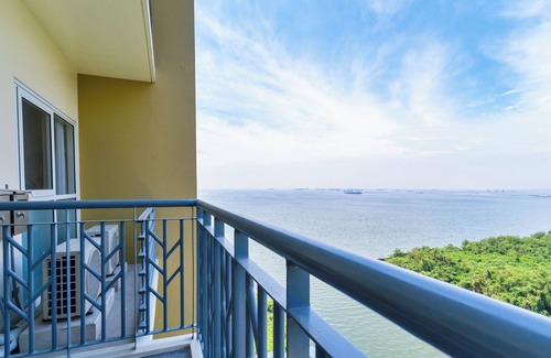 Tambo Condo | Bay View Tropical Oasis Steps From Okada/MOA/Solaire