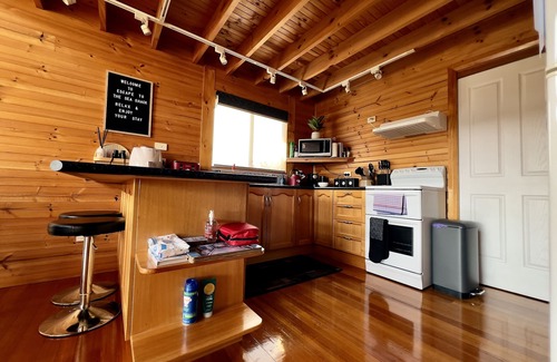 Stieglitz House | Bay views Escape: A Relaxing Home for You and Your Family with outdoor BBQ