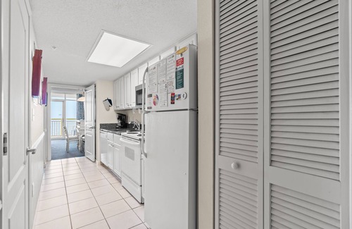 Crescent Beach Condo | Bay Watch 1517-1BR/1BA Oceanfront Condo in North Myrtle Beach