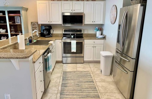 Innerarity Townhomes House | Bay Watch: Charming Waterfront Home with 2 Kayaks!