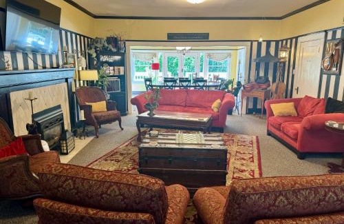 Ashland Hotel | Bayberry Inn B&B and Oregon Wellness Retreat