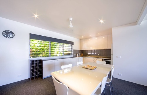 Shute Harbour Apartment | Baybliss Luxury 1 Bedroom Apt