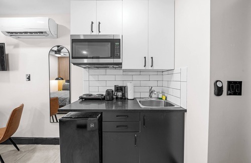 West Avenue Apartment | Baybreeze Apartments by Lowkl