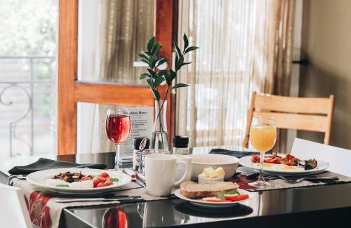 Three Anchor Bay House | Bayflowers Guest House