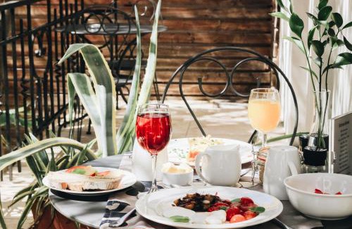 Three Anchor Bay House | Bayflowers Guest House