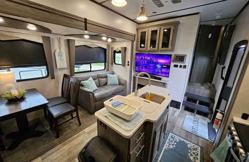 Port Bolivar House | Bayfront Bliss – Solitude 5th Wheel - Sleeps 6