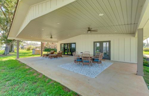 Ono Island House | Bayfront Gem Patio and Fire Pit in Pensacola