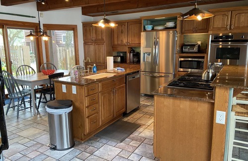Gulf Breeze House | Bayfront Lodge & Cabin Double Dock Getaway Retreat