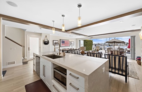 Balboa Peninsula House | Bayfront-Private Beach, Close to Pier, Fun Zone, Duffy