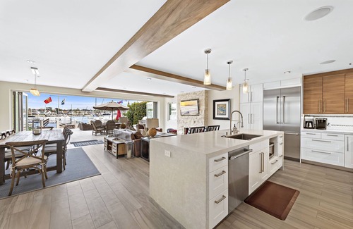 Balboa Peninsula House | Bayfront-Private Beach, Close to Pier, Fun Zone, Duffy