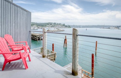 Historic Bayfront Apartment | Bayfront Studio Boasts Bay and Ocean View Spa Tub, Fireplace, and Private Deck!