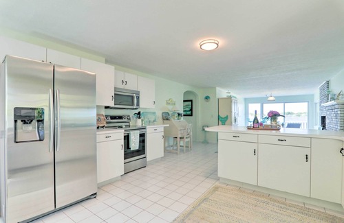 Wareham House | Bayfront Wareham Retreat w/Private Beach!