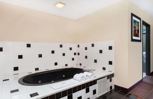 Bowling Green Hotel | Baymont by Wyndham Bowling Green