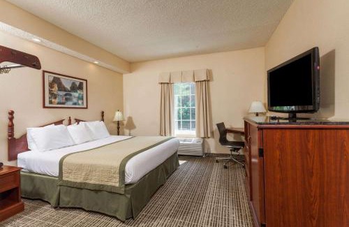 Columbia Hotel | Baymont by Wyndham Columbia Maury