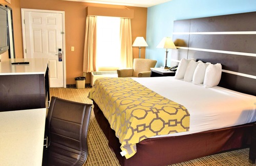 Forest City Hotel | Baymont by Wyndham Forest City