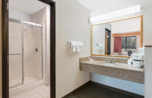 Hot Springs Hotel | Baymont by Wyndham Hot Springs