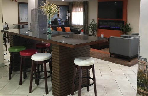 Waterford Hotel | Baymont by Wyndham Waterford/Burlington WI