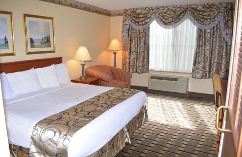 Waterford Hotel | Baymont by Wyndham Waterford/Burlington WI