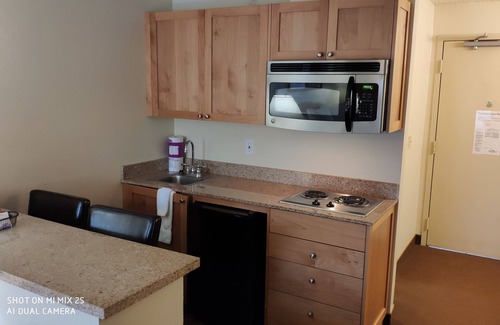 Buena Hotel | Baymont by Wyndham Yakima Riverfront